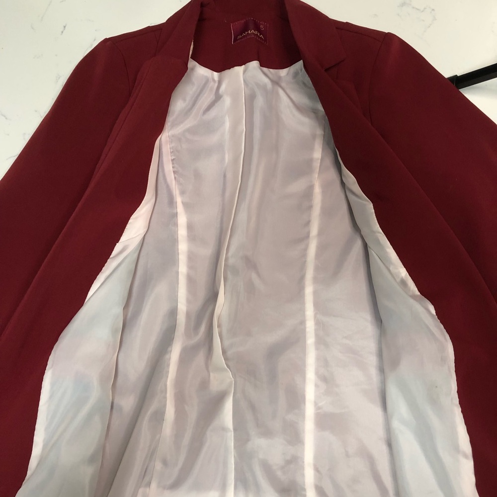 Burgundy Sahara Blazer Size Small (Fits Like size 4) - Picture 4 of 13